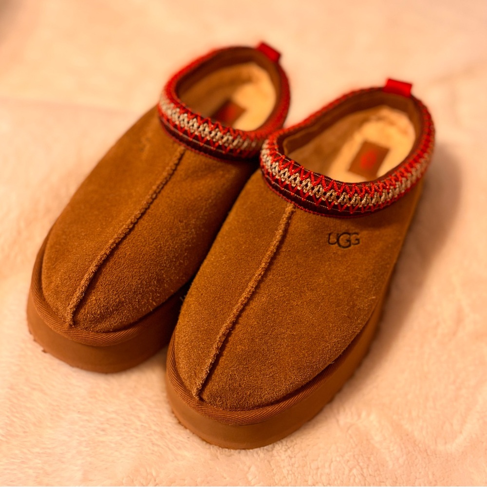 UGG Women’s Tazz Chestnut Brown Suede Slippers with Red Trim Size 7